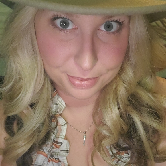 Meet your Posher, Michelle - Picture 6 of 6